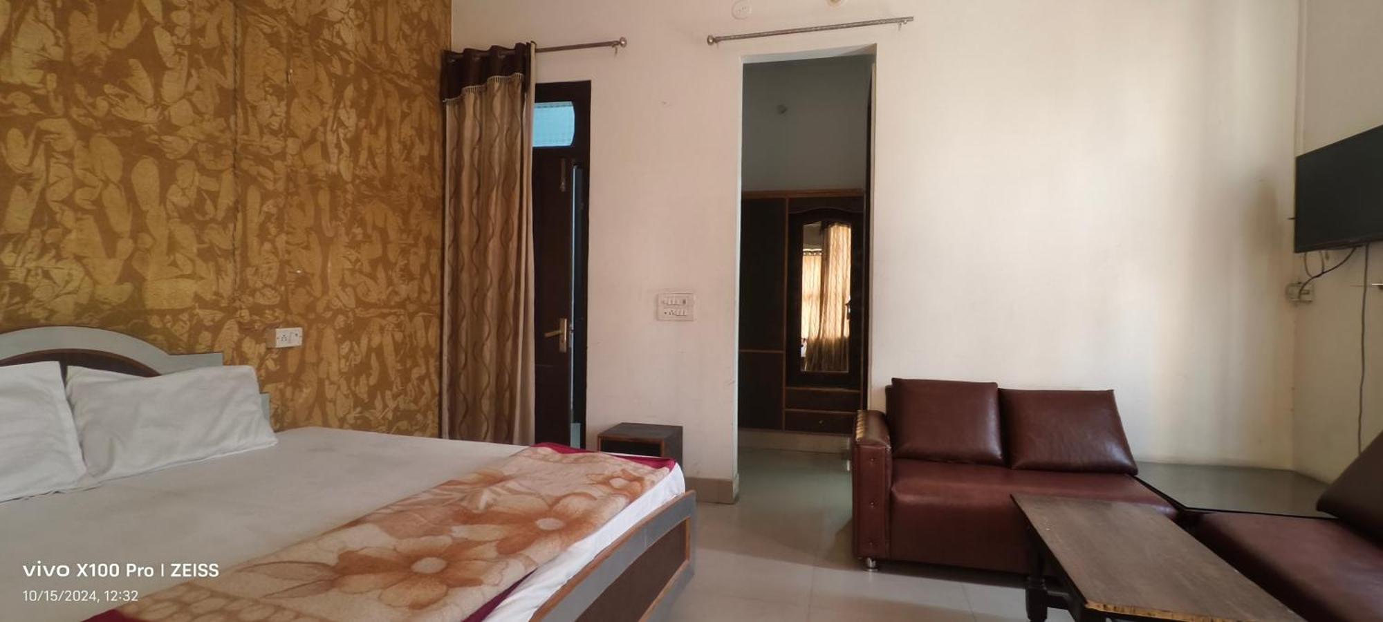 Surya Hotel Sirsa Phòng bức ảnh